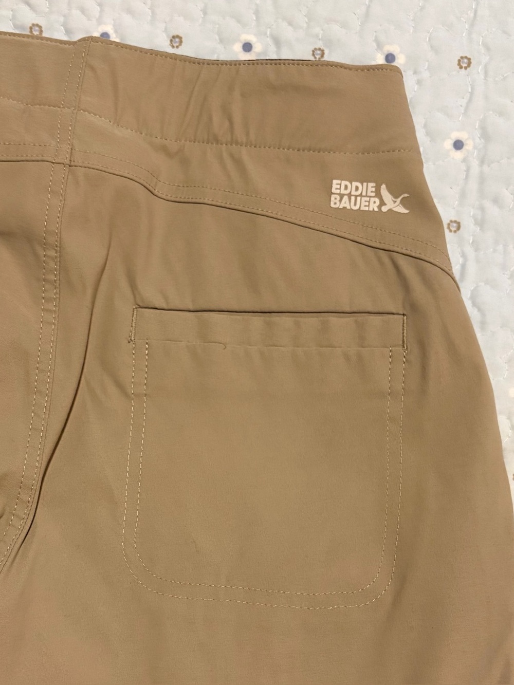 Eddie Bauer Tan/Khaki quick-dry Horizon Straight Ankle pants Women’s 4